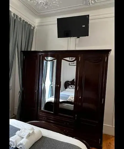 Проживание в семье Conde Do Redondo